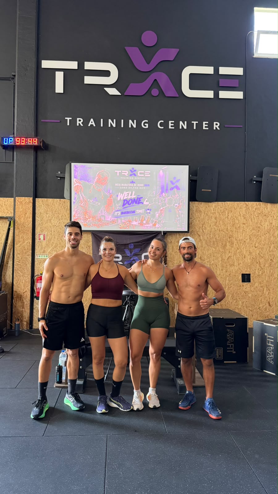 Atletas da TRACE juntos após o treino